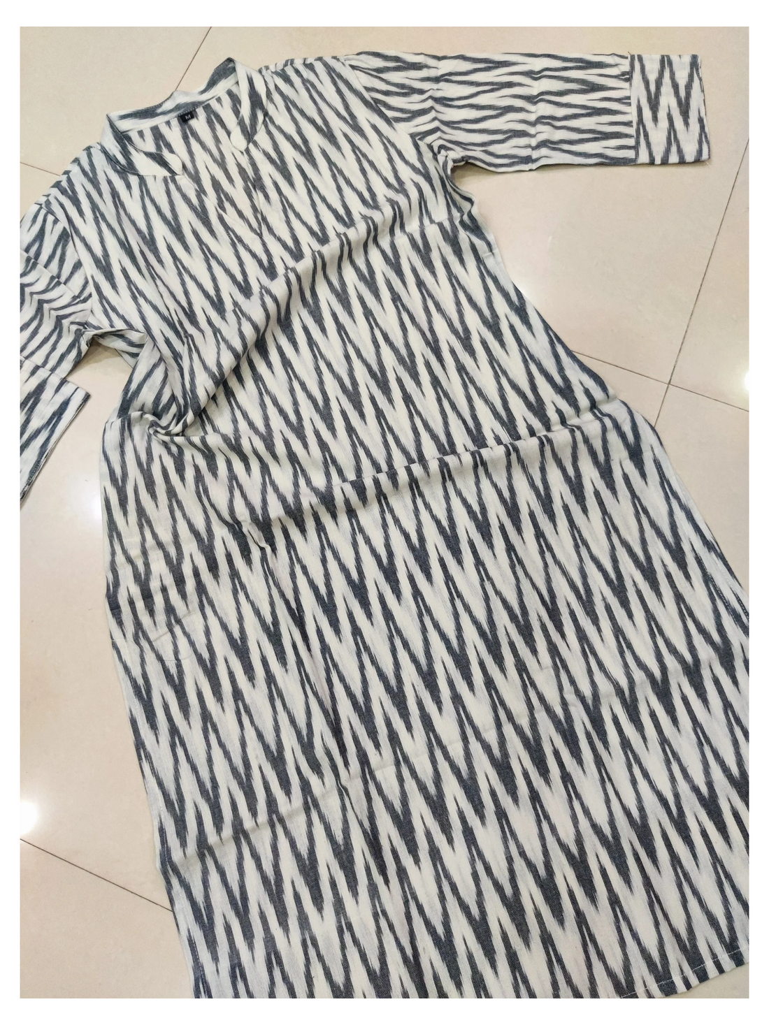 White - IKAT WEAVE COTTON LONG KURTA 04