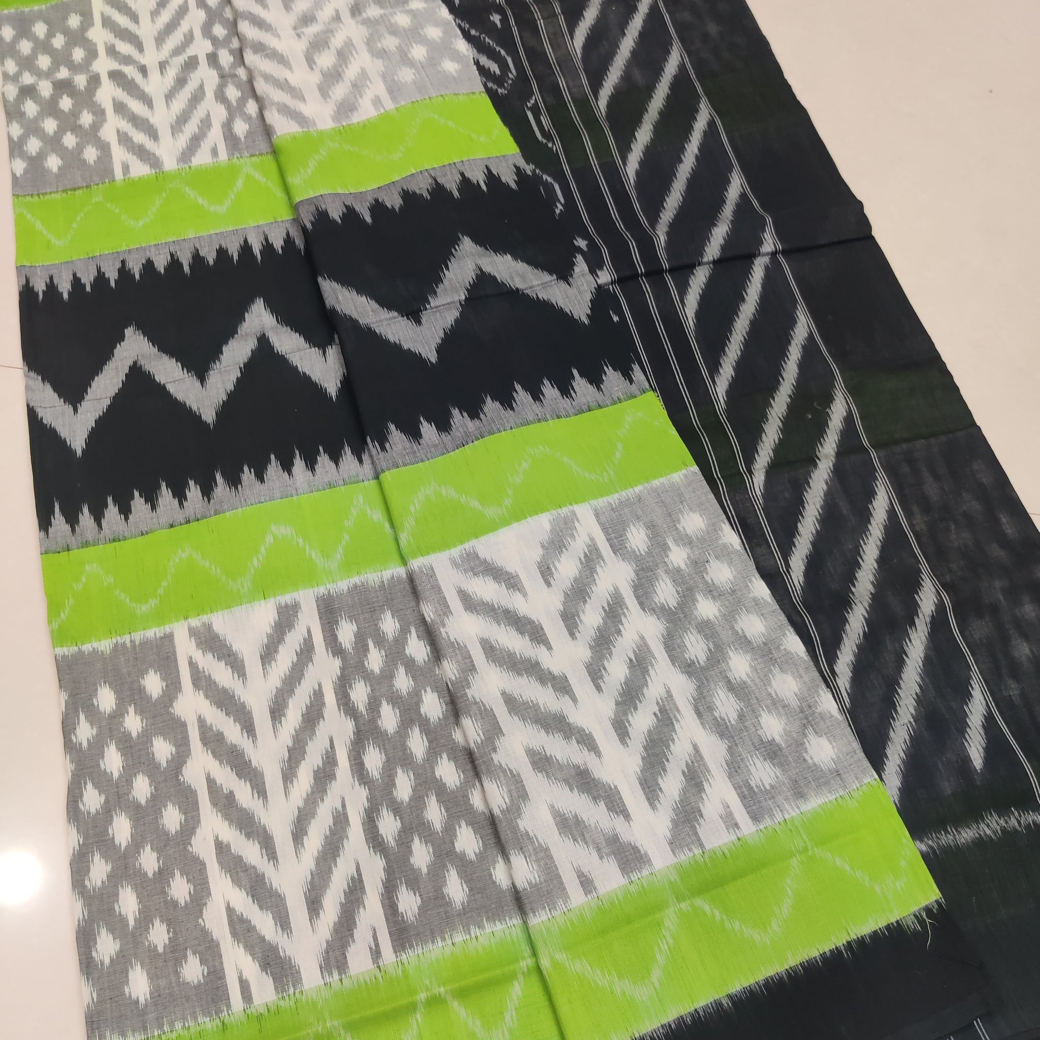 GREEN - MERCERISED PURE COTTON HANDLOOM POCHAMPALLY IKAT SAREE 95