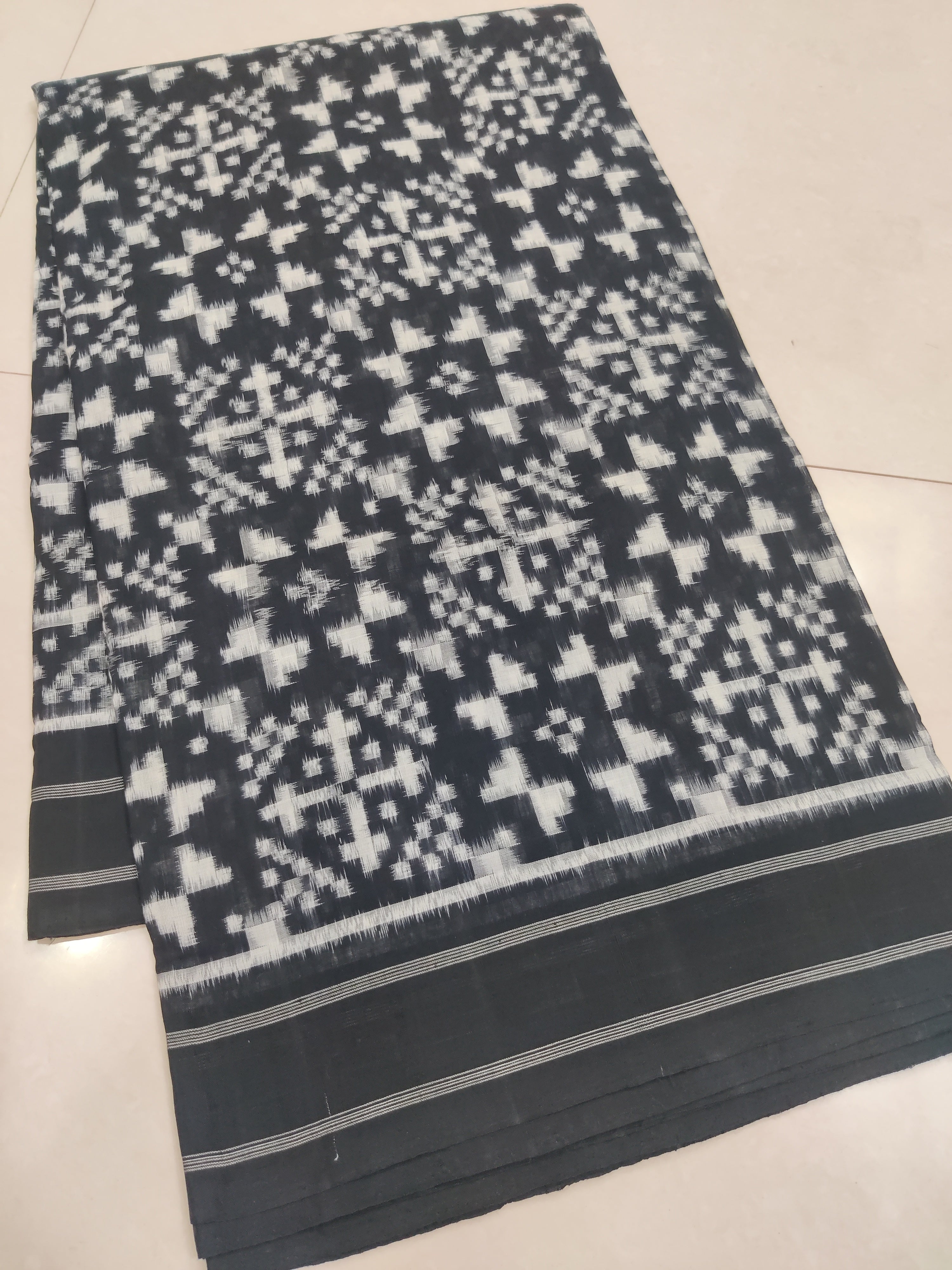 Premium Telia Rumal Double Ikat Saree – Handwoven Pochampally Cotton 03