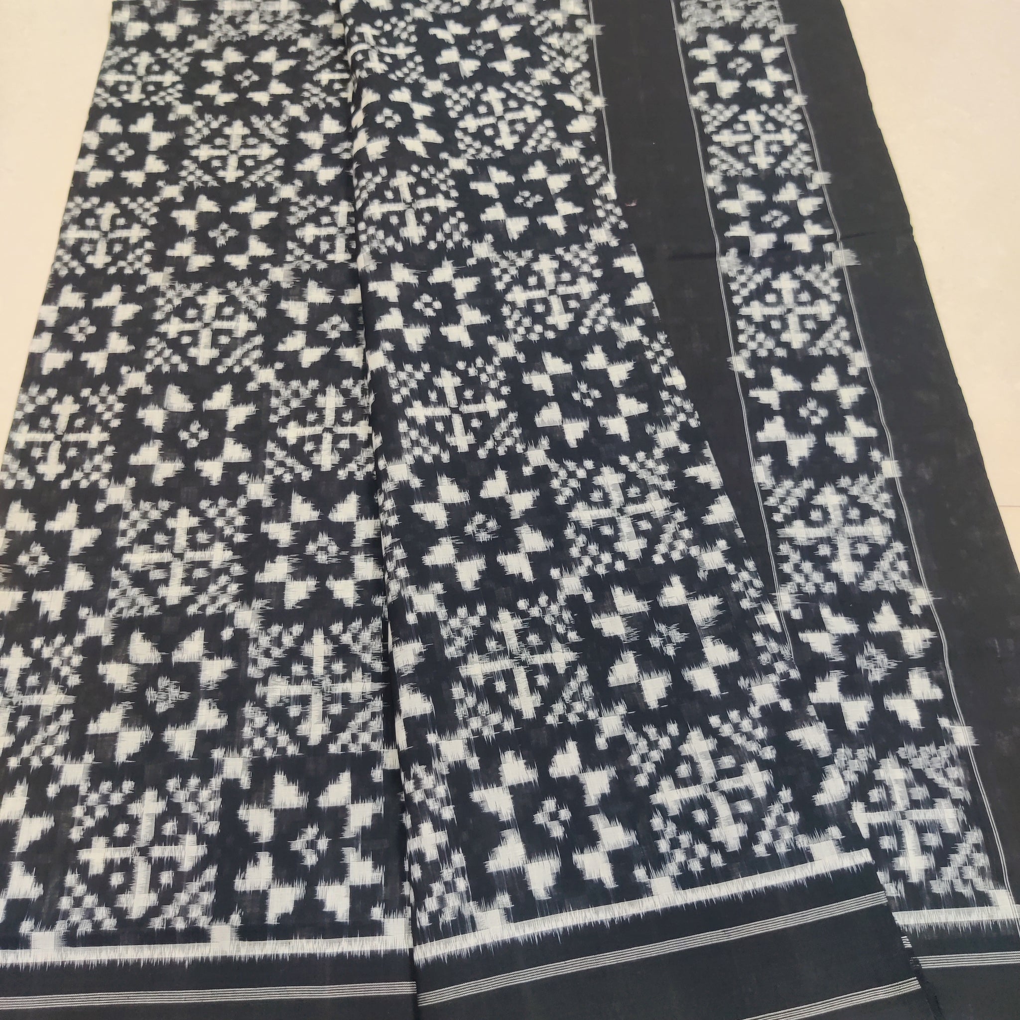 Premium Telia Rumal Double Ikat Saree – Handwoven Pochampally Cotton 03