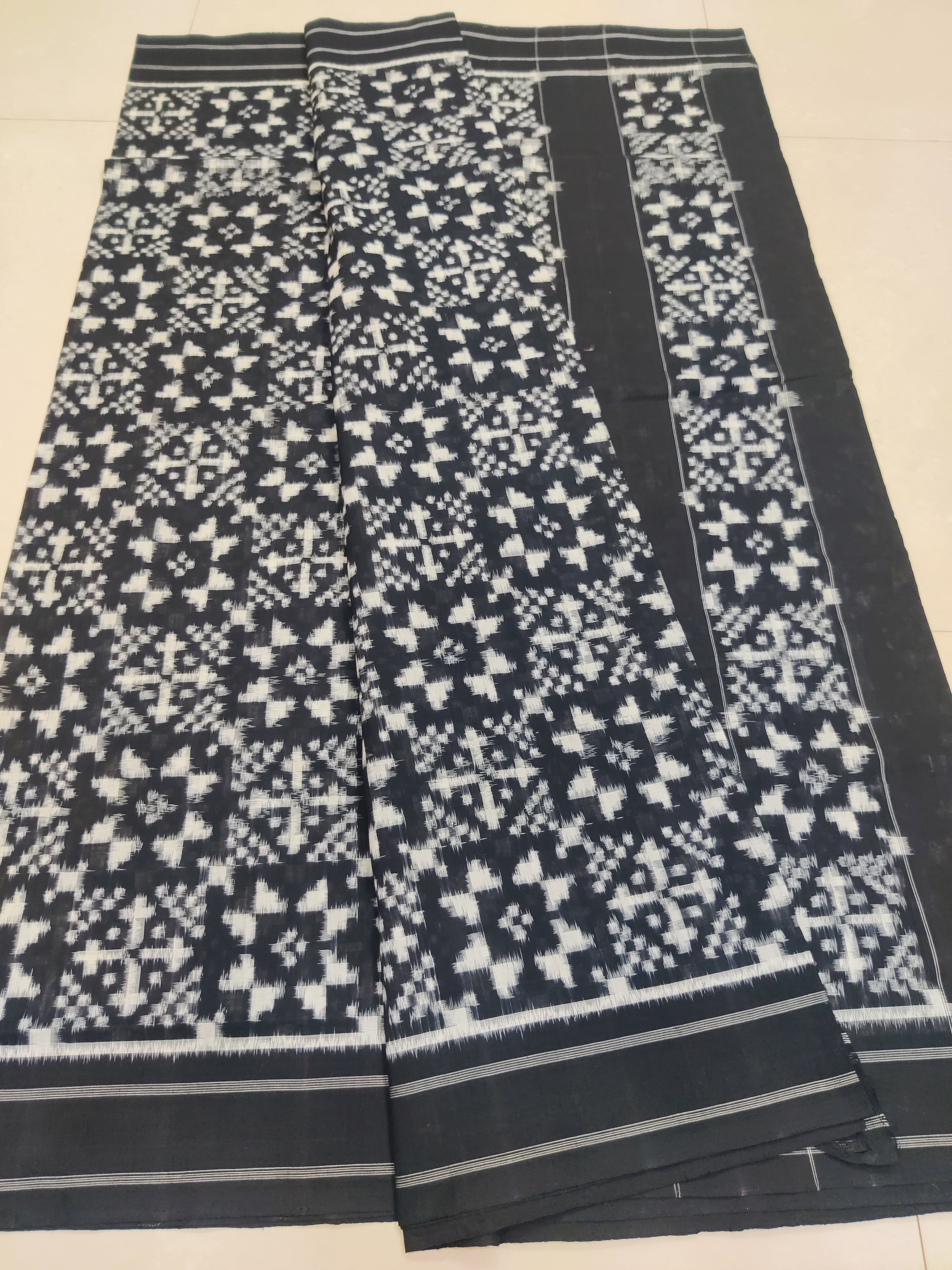 Premium Telia Rumal Double Ikat Saree – Handwoven Pochampally Cotton 03
