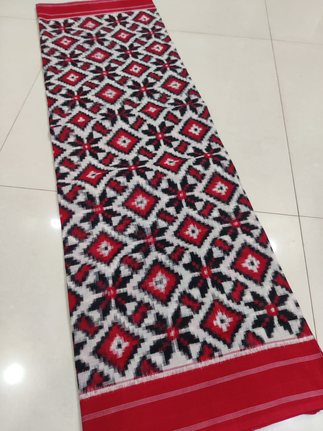 Premium Telia Rumal Double Ikat Saree – Handwoven Pochampally Cotton 04