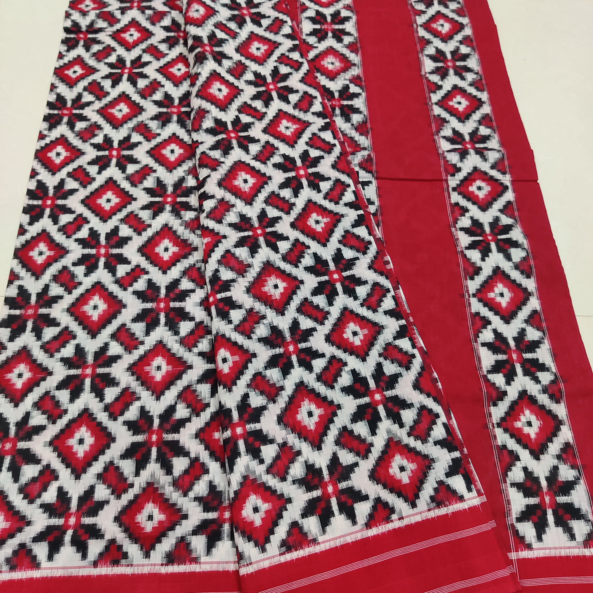 Premium Telia Rumal Double Ikat Saree – Handwoven Pochampally Cotton 04