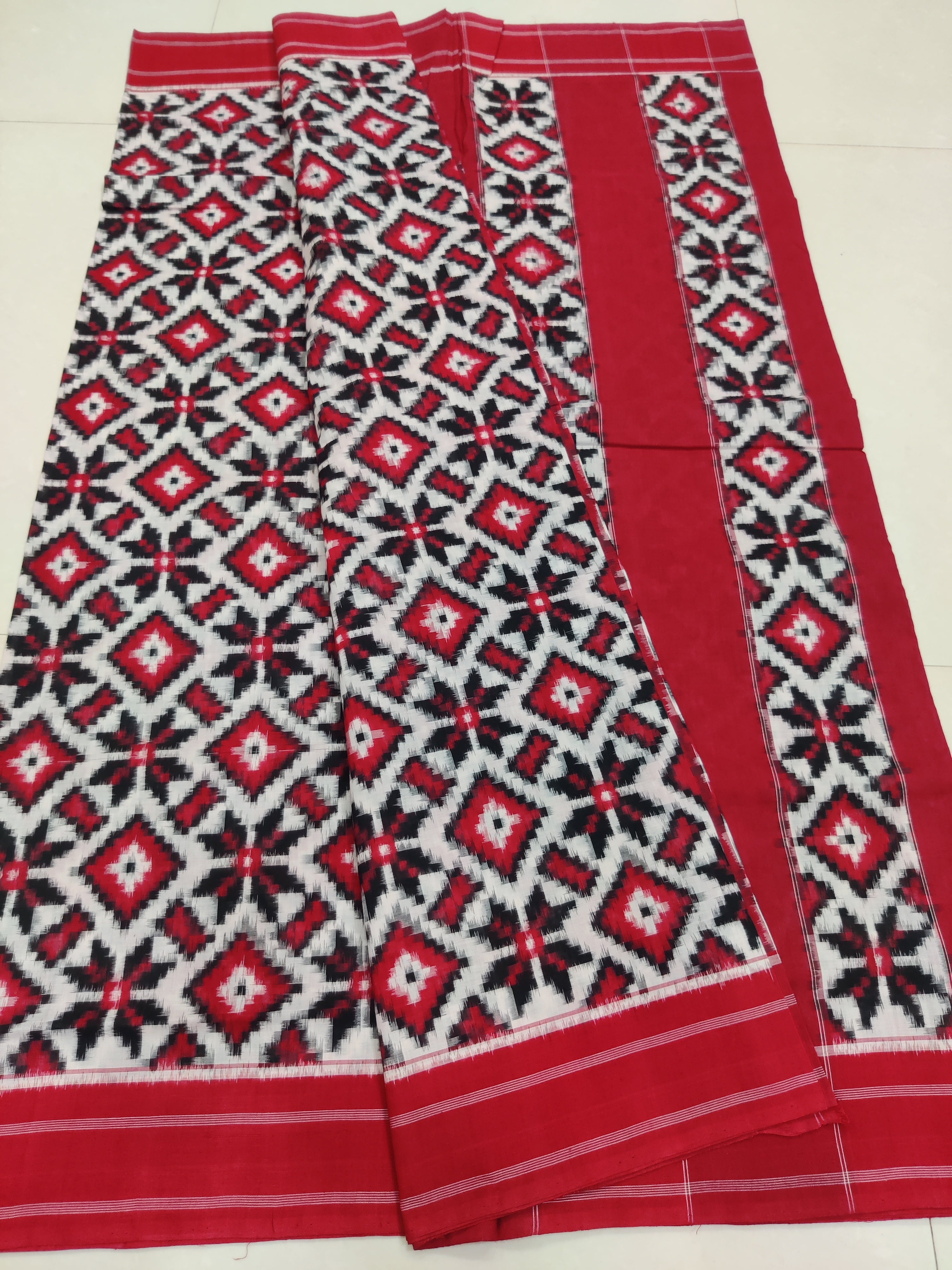 Premium Telia Rumal Double Ikat Saree – Handwoven Pochampally Cotton 04