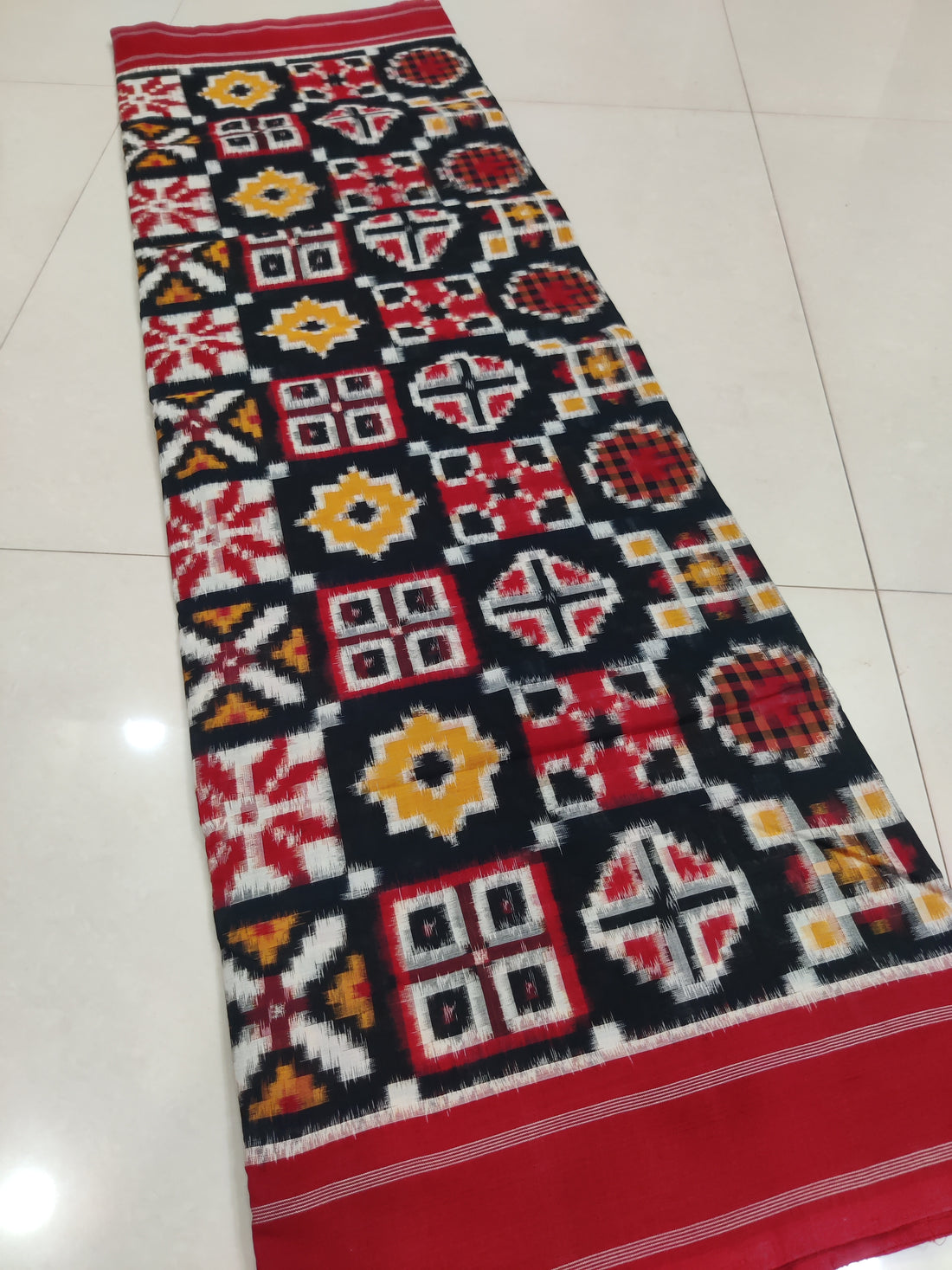 Premium Telia Rumal Double Ikat Saree – Handwoven Pochampally Cotton 05