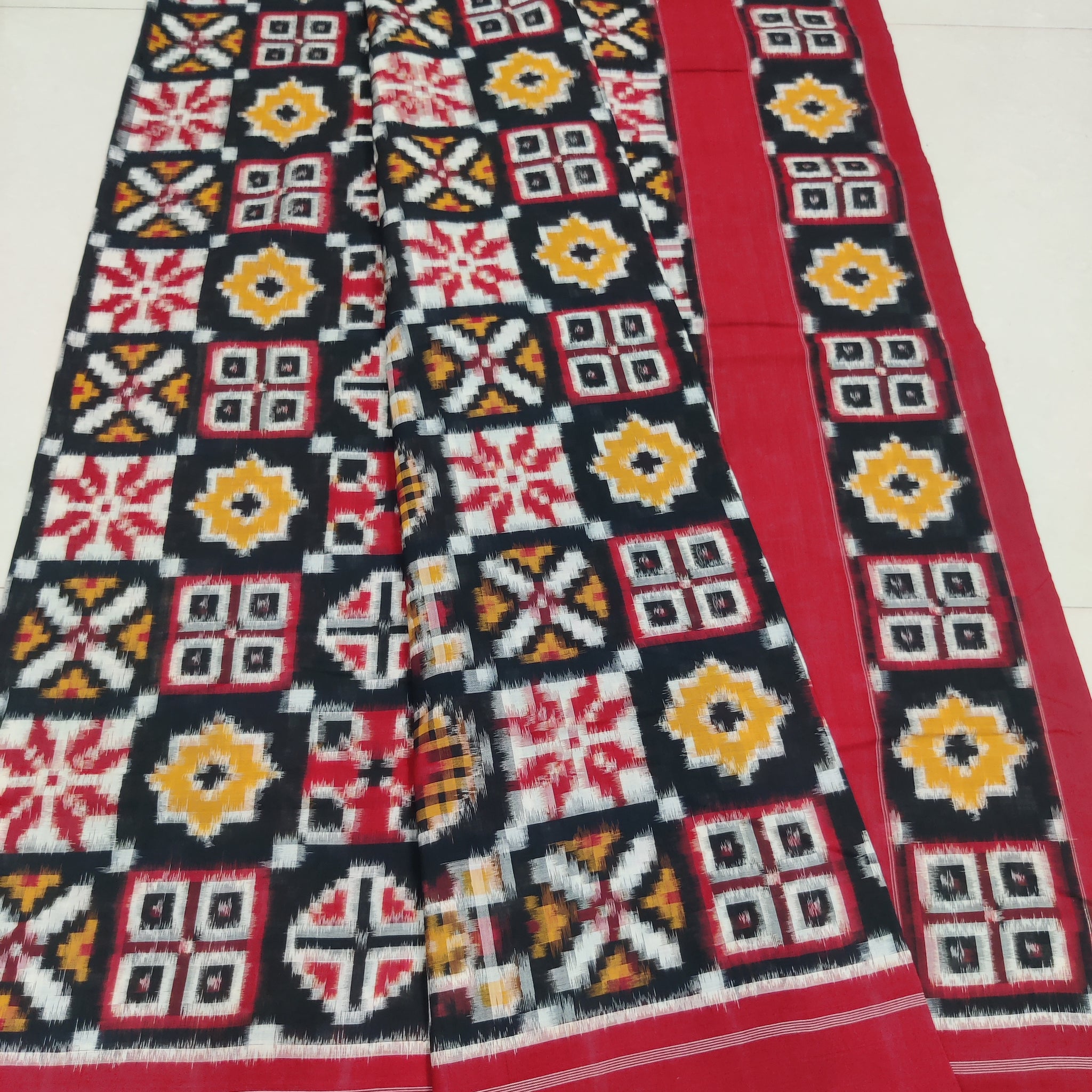 Premium Telia Rumal Double Ikat Saree – Handwoven Pochampally Cotton 05