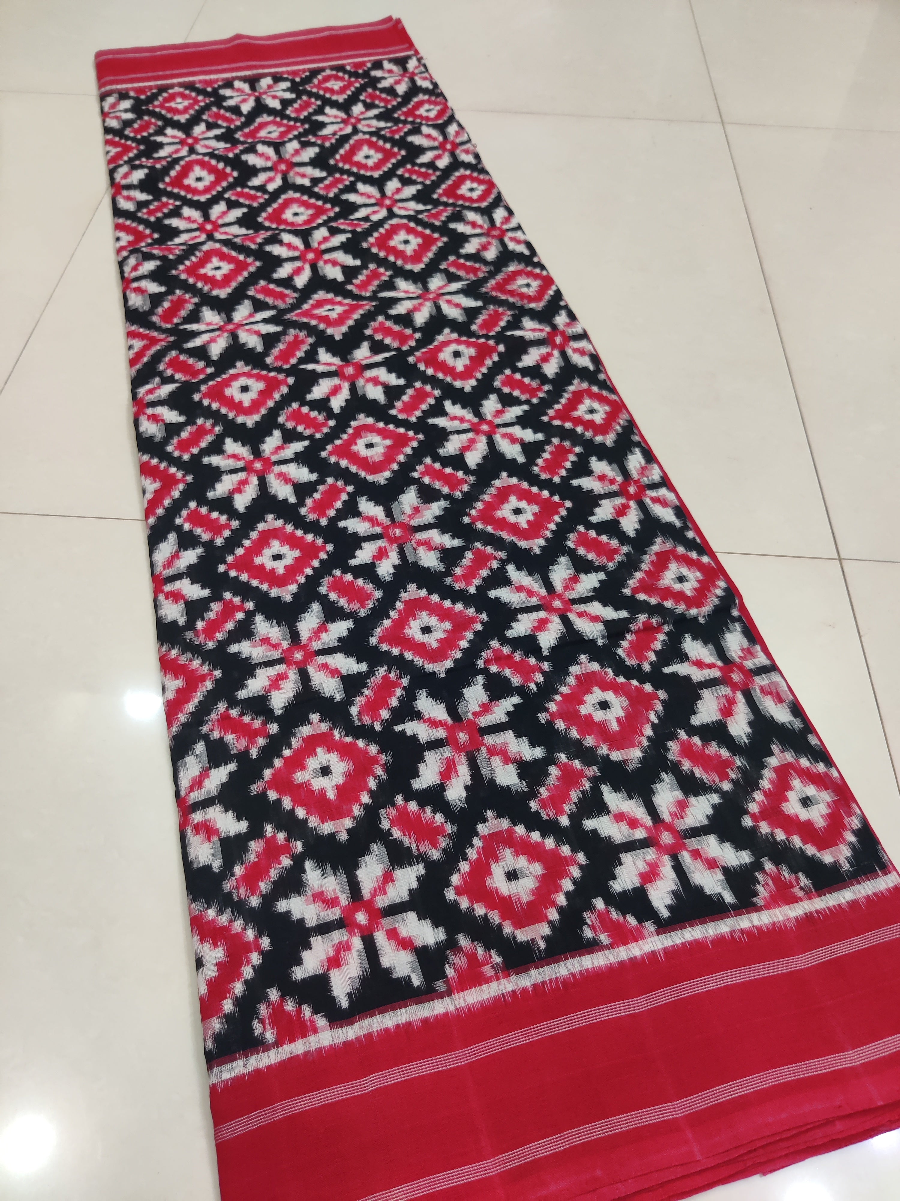 Premium Telia Rumal Double Ikat Saree – Handwoven Pochampally Cotton 18