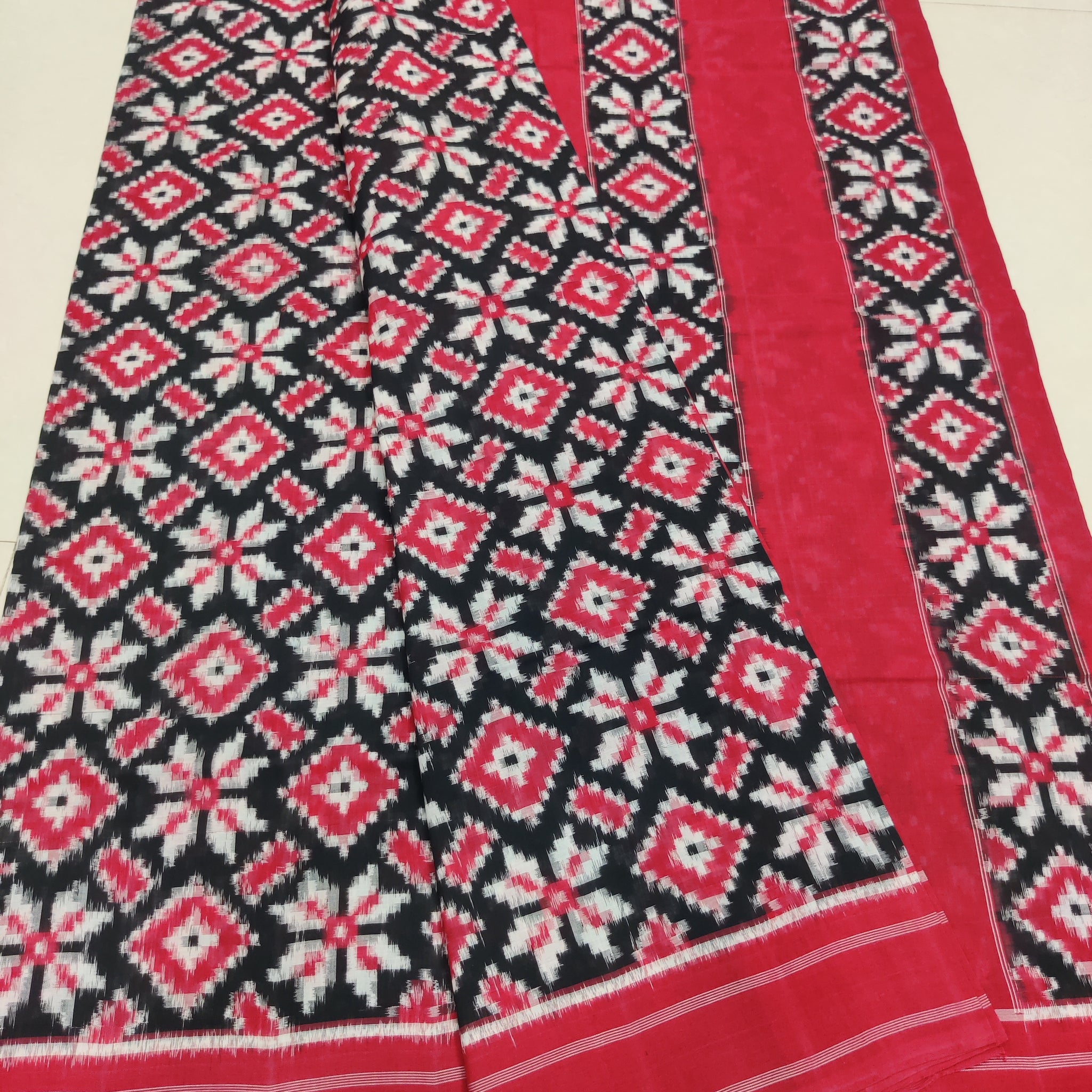 Premium Telia Rumal Double Ikat Saree – Handwoven Pochampally Cotton 18