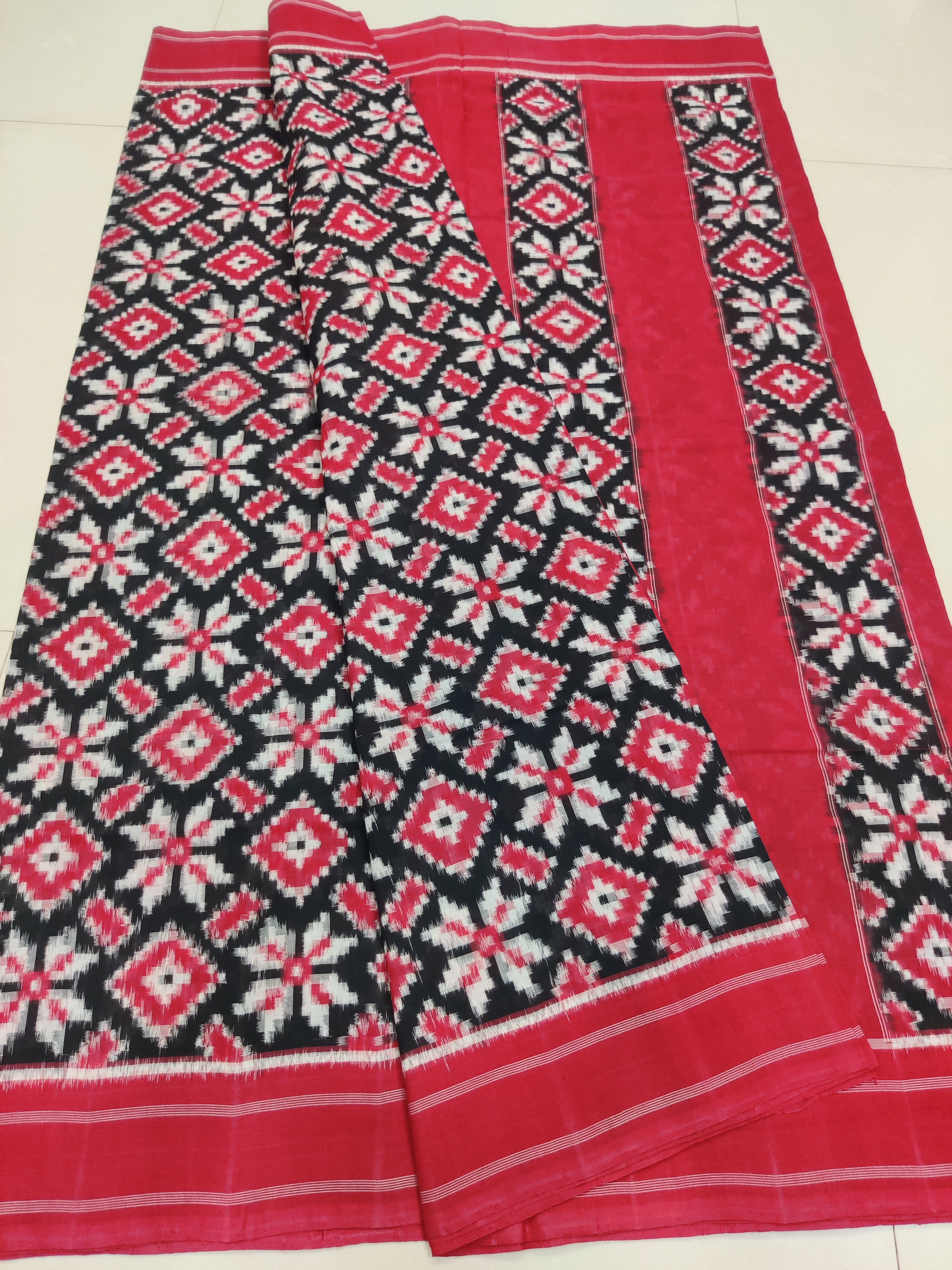 Premium Telia Rumal Double Ikat Saree – Handwoven Pochampally Cotton 18