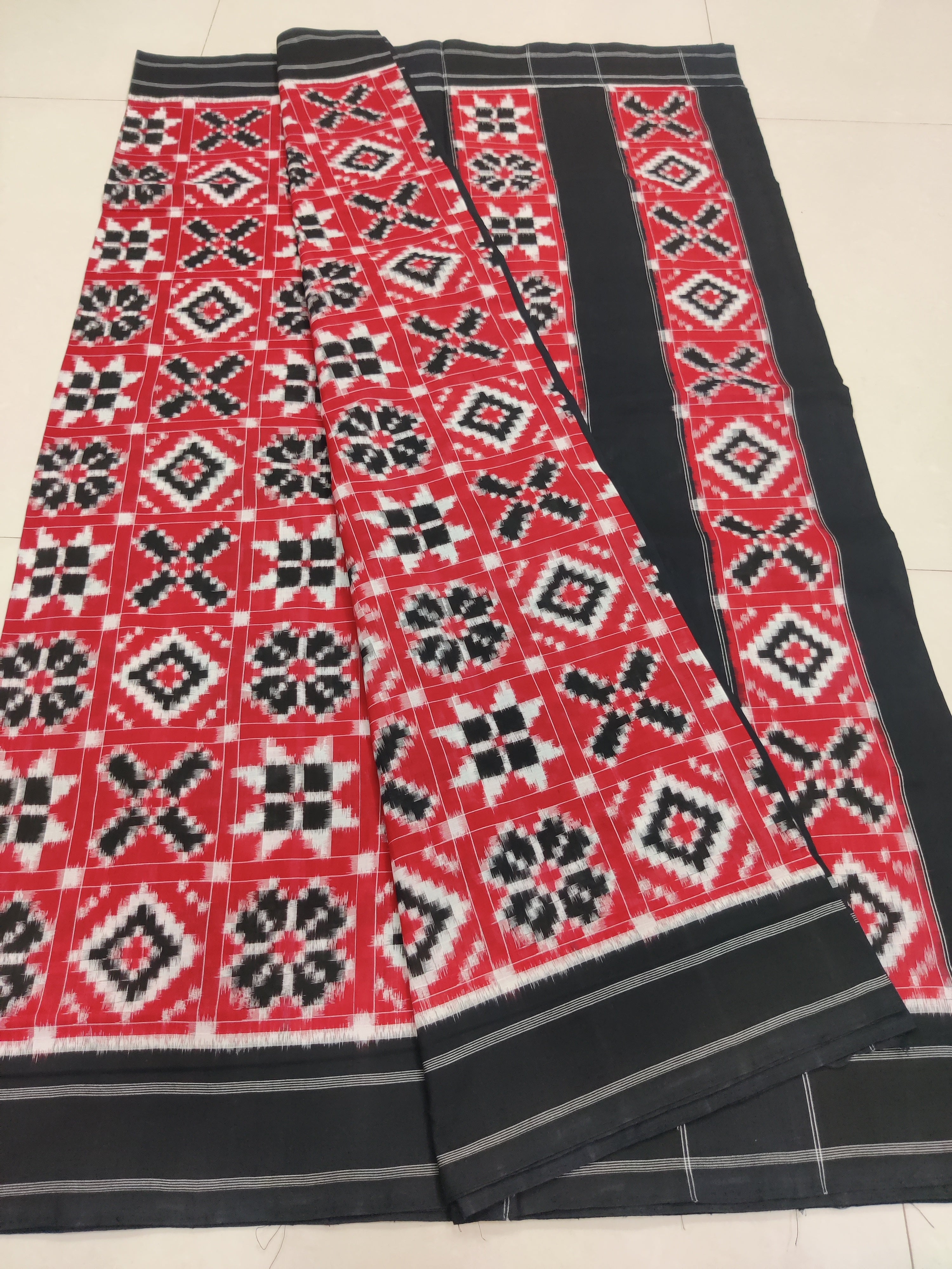 Premium Telia Rumal Double Ikat Saree – Handwoven Pochampally Cotton 08