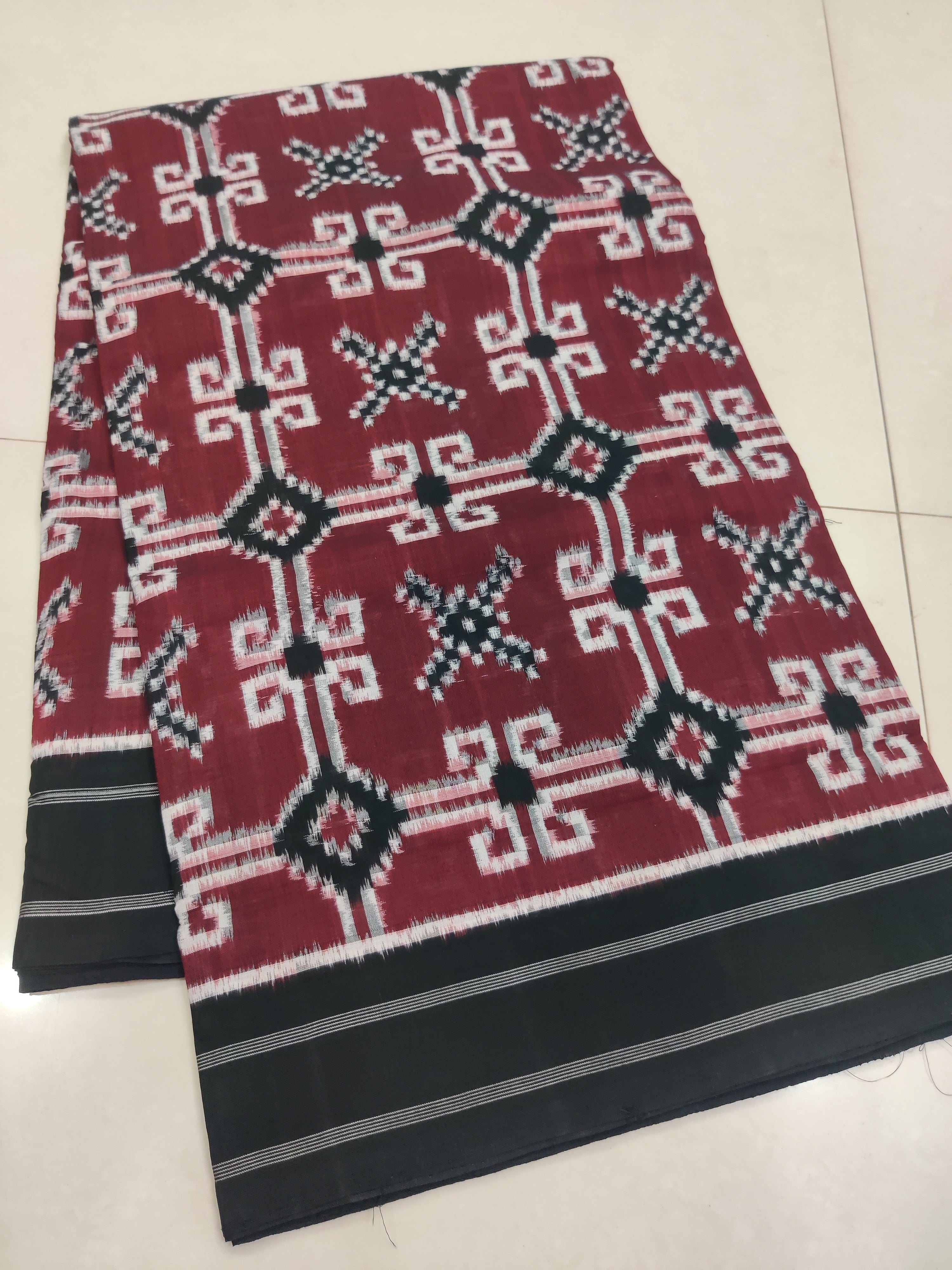 Premium Telia Rumal Double Ikat Saree – Handwoven Pochampally Cotton 10