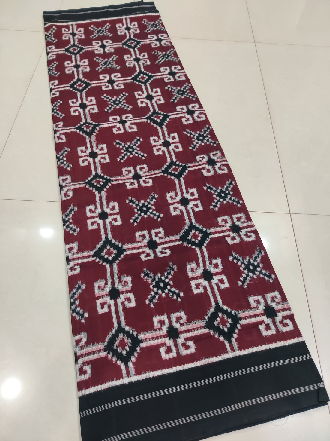 Premium Telia Rumal Double Ikat Saree – Handwoven Pochampally Cotton 10