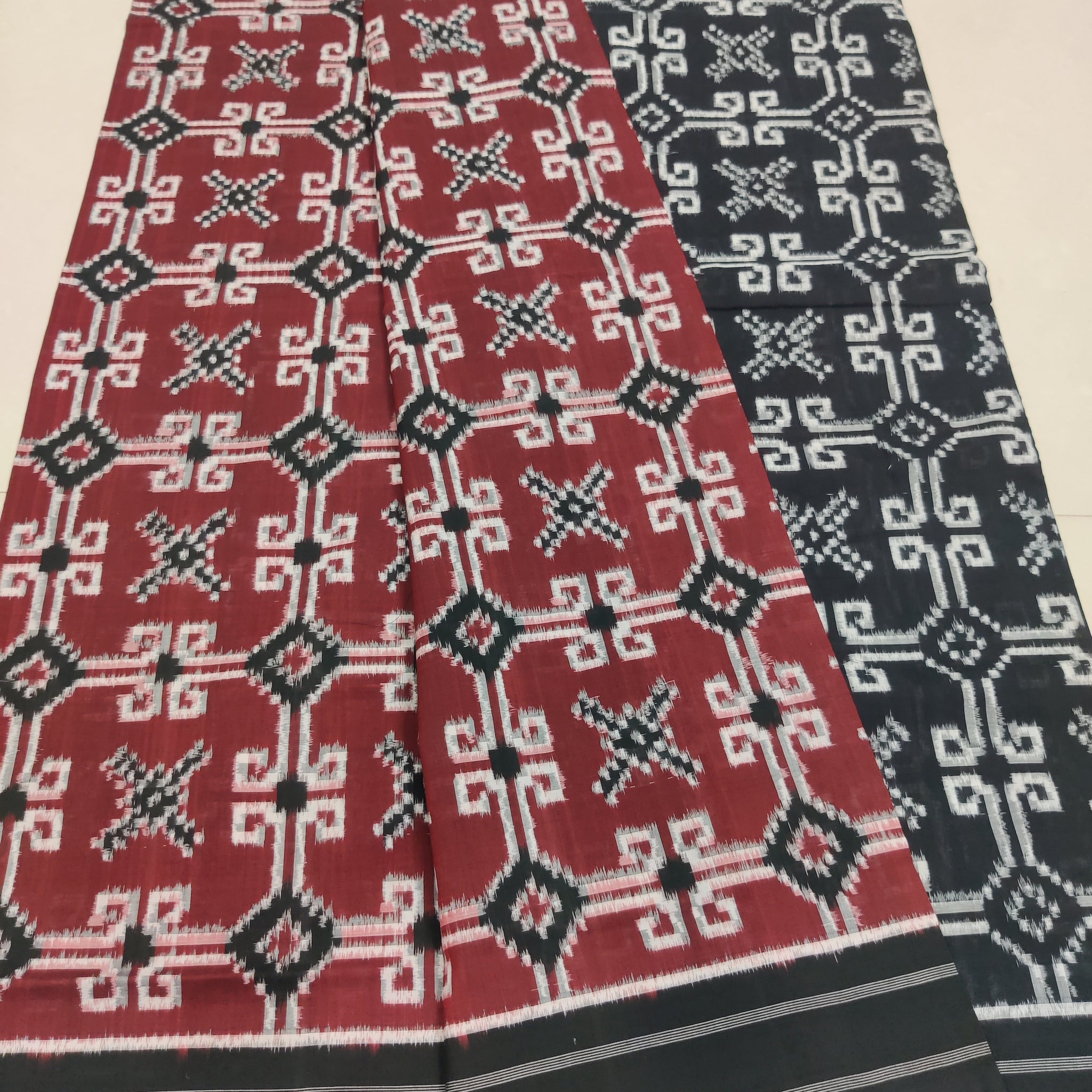 Premium Telia Rumal Double Ikat Saree – Handwoven Pochampally Cotton 10