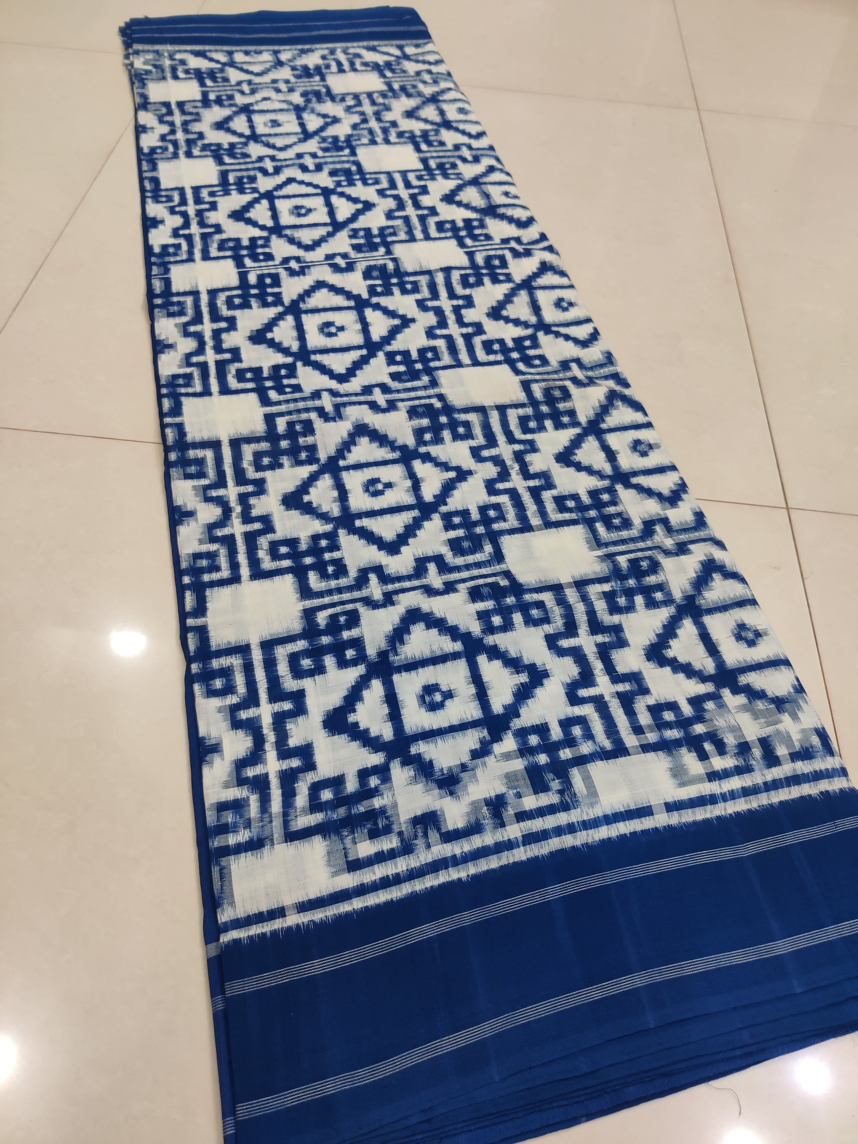 Premium Telia Rumal Double Ikat Saree – Handwoven Pochampally Cotton 11