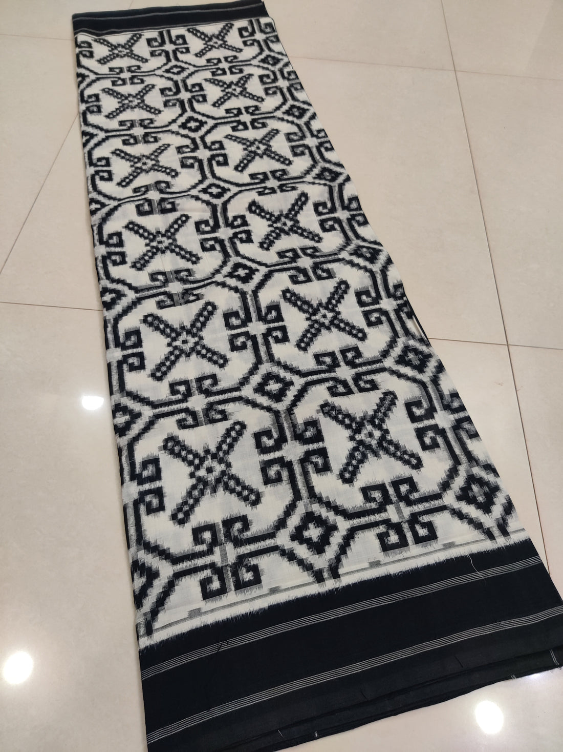 Premium Telia Rumal Double Ikat Saree – Handwoven Pochampally Cotton 13