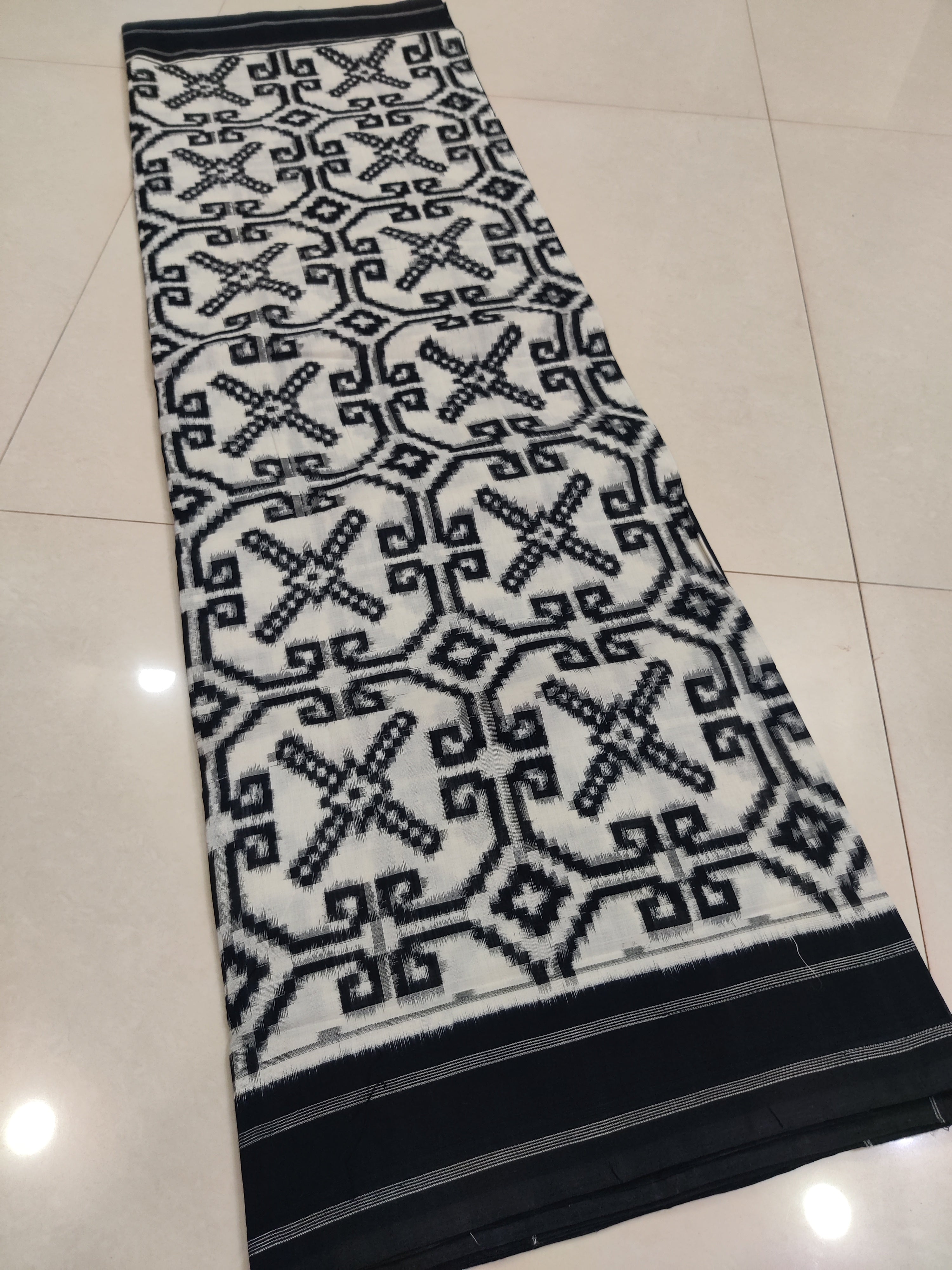 Premium Telia Rumal Double Ikat Saree – Handwoven Pochampally Cotton 13