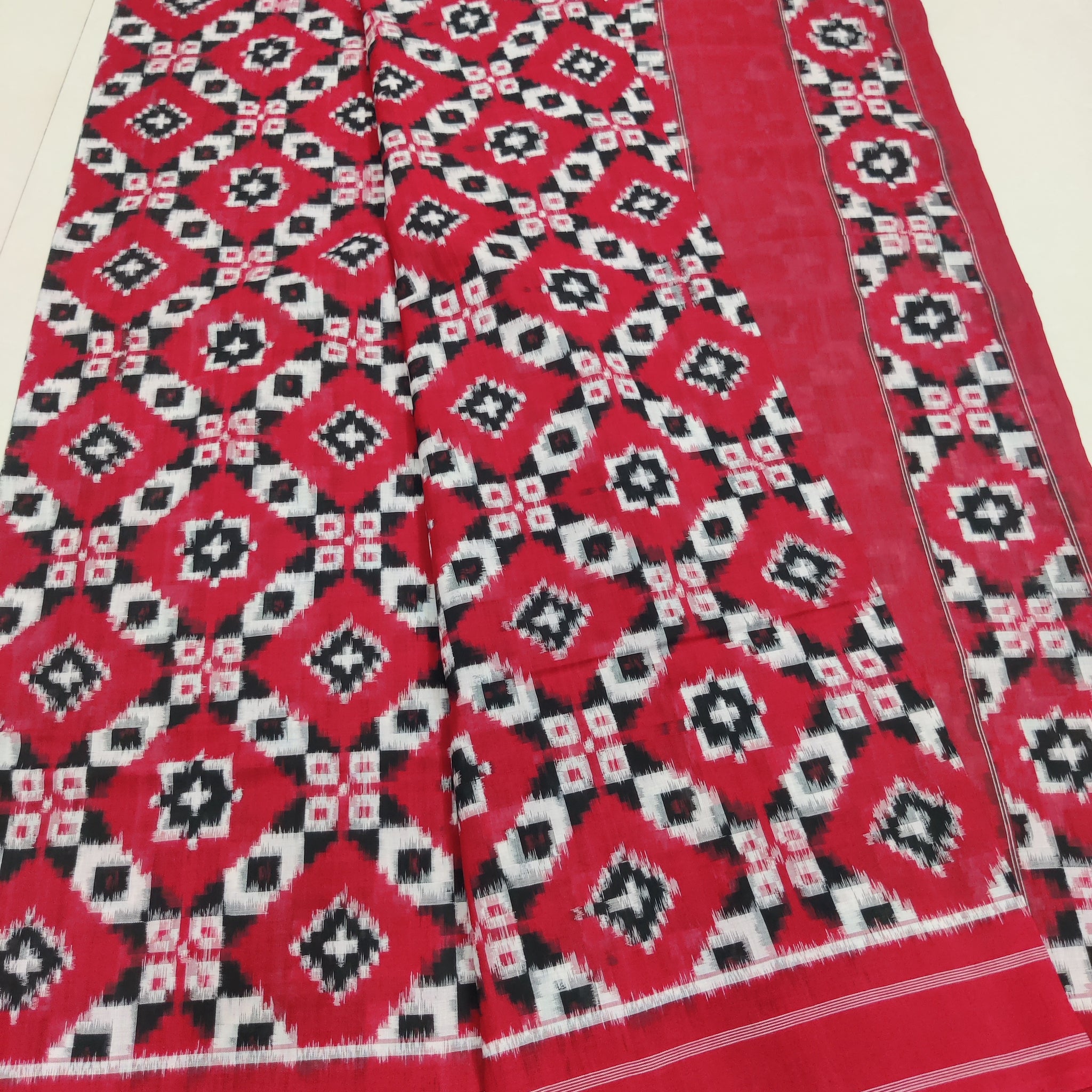 Premium Telia Rumal Double Ikat Saree – Handwoven Pochampally Cotton 16