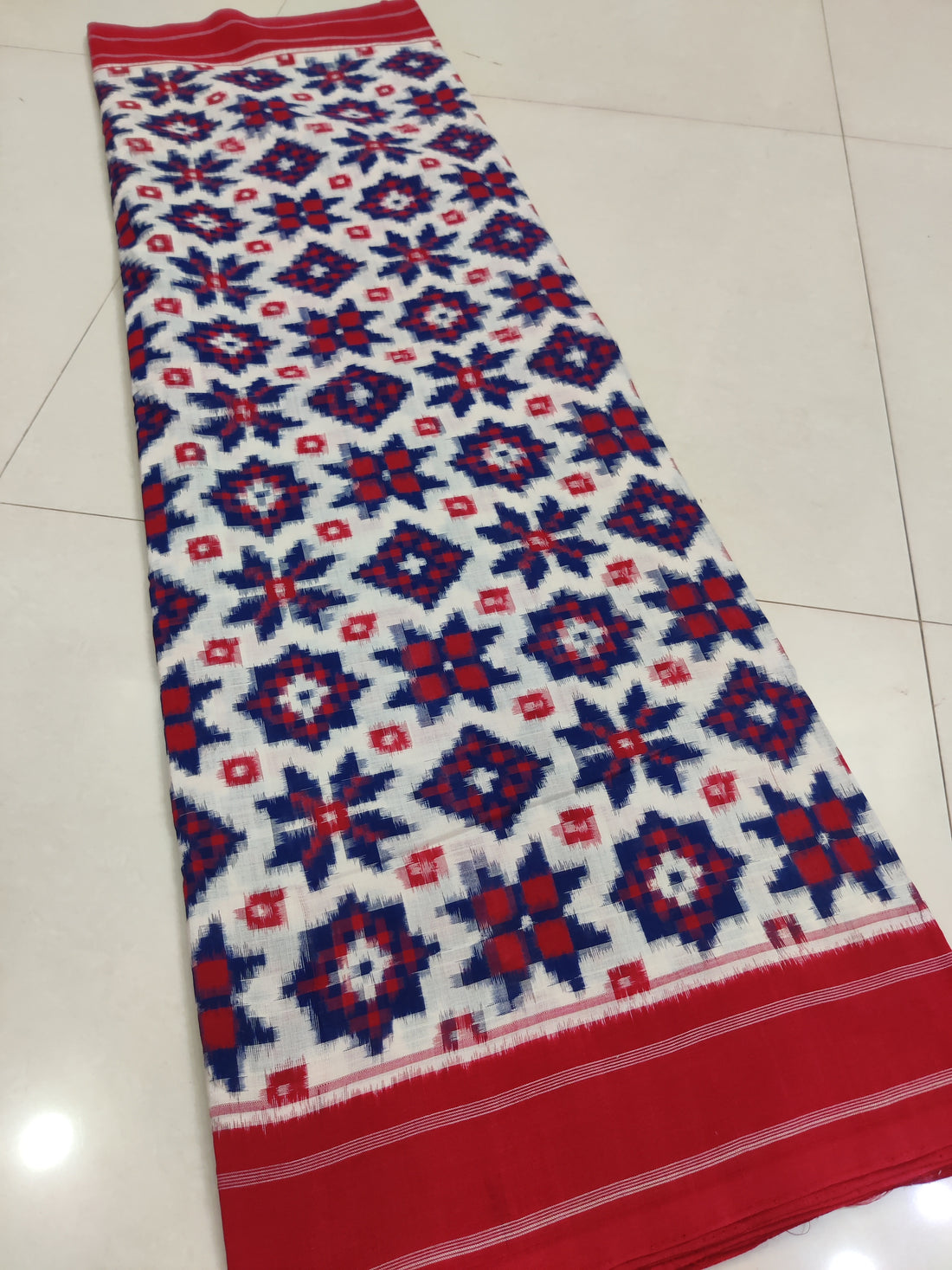 Premium Telia Rumal Double Ikat Saree – Handwoven Pochampally Cotton 17
