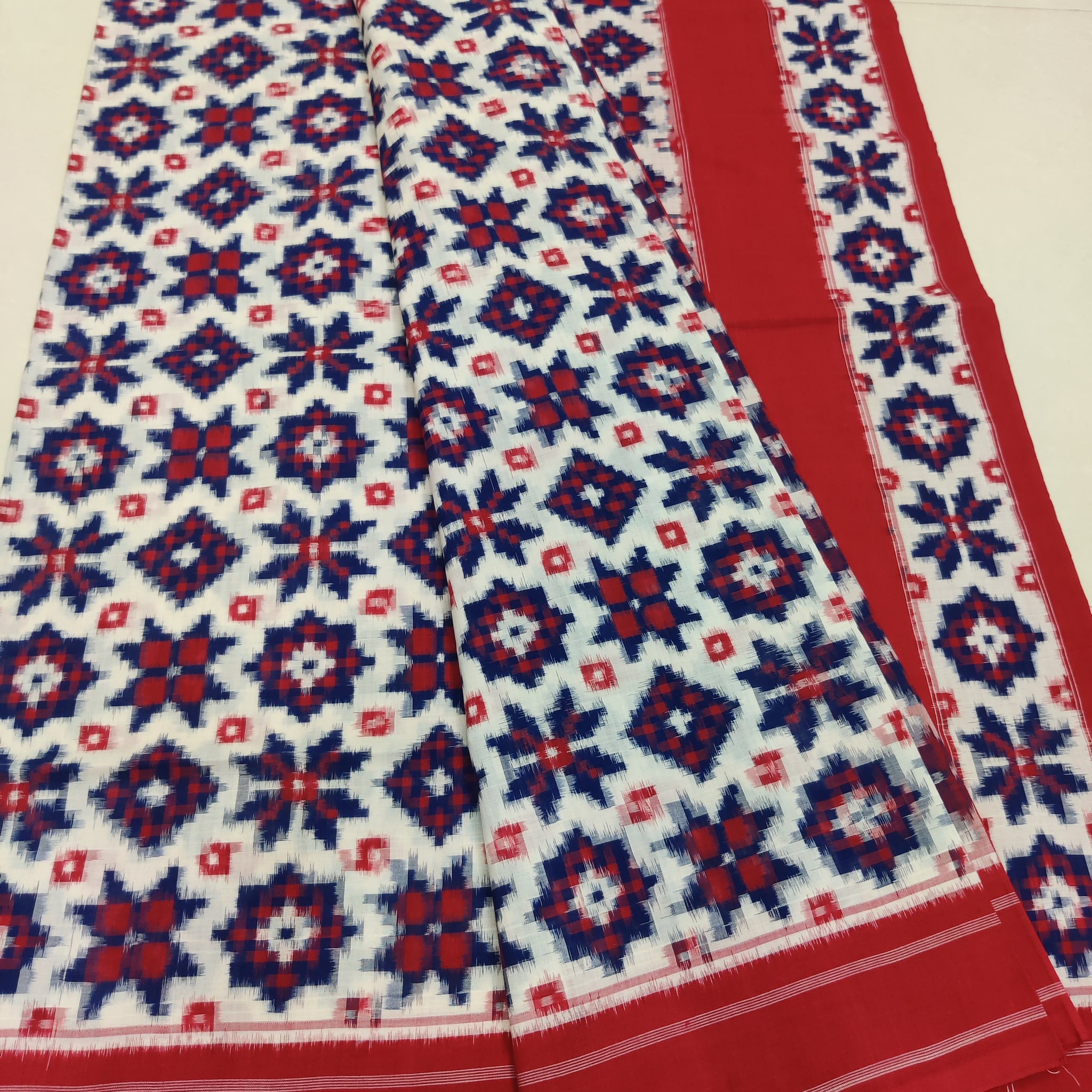 Premium Telia Rumal Double Ikat Saree – Handwoven Pochampally Cotton 17