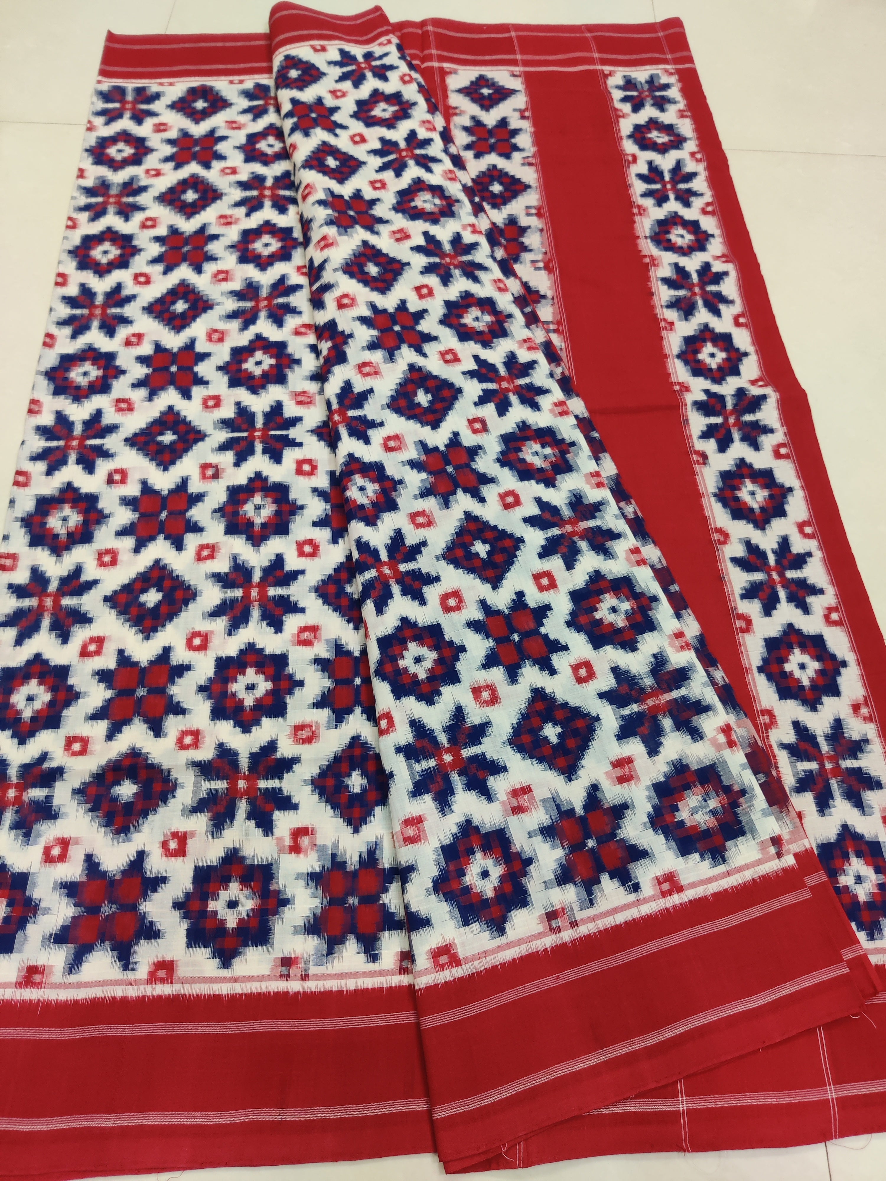 Premium Telia Rumal Double Ikat Saree – Handwoven Pochampally Cotton 17