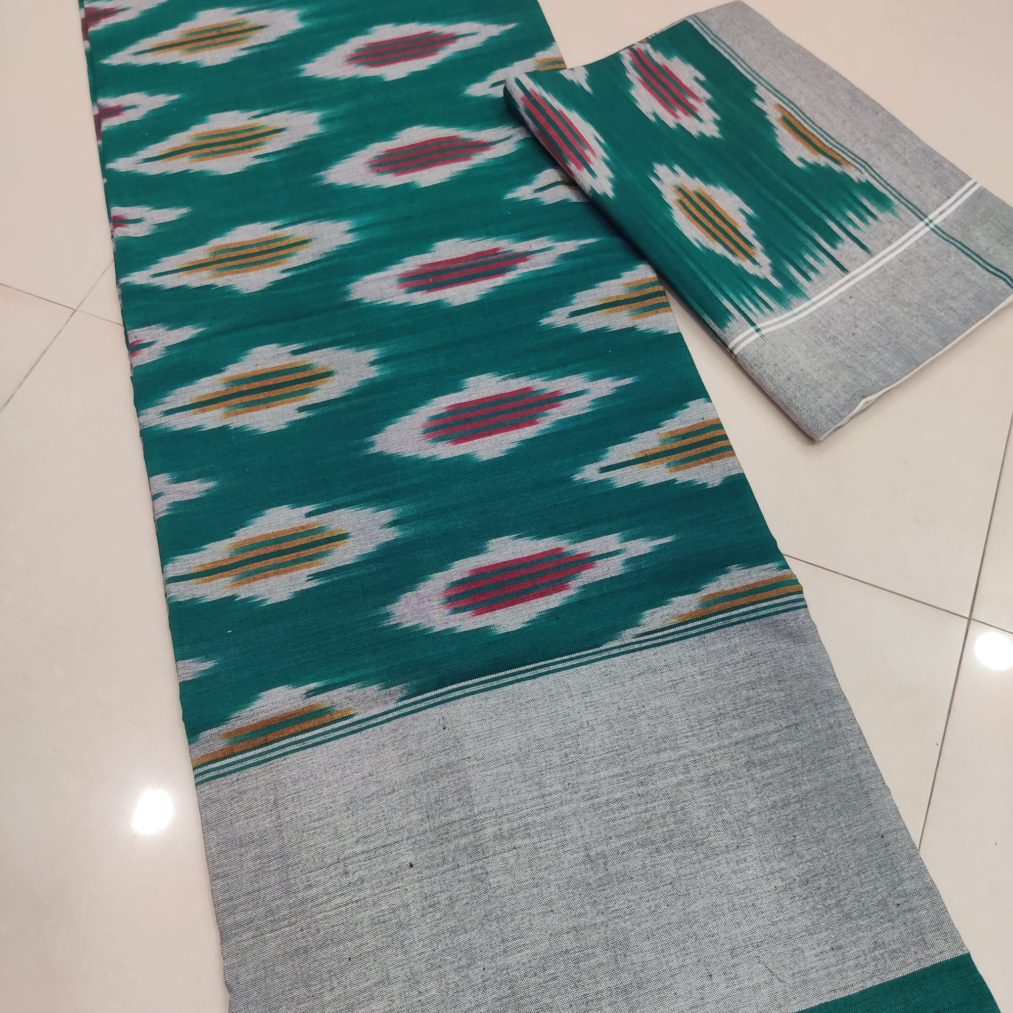 Green - Premium Handloom Cotton Ikat Double Bedsheet (King Size 108 x 90 in) 08
