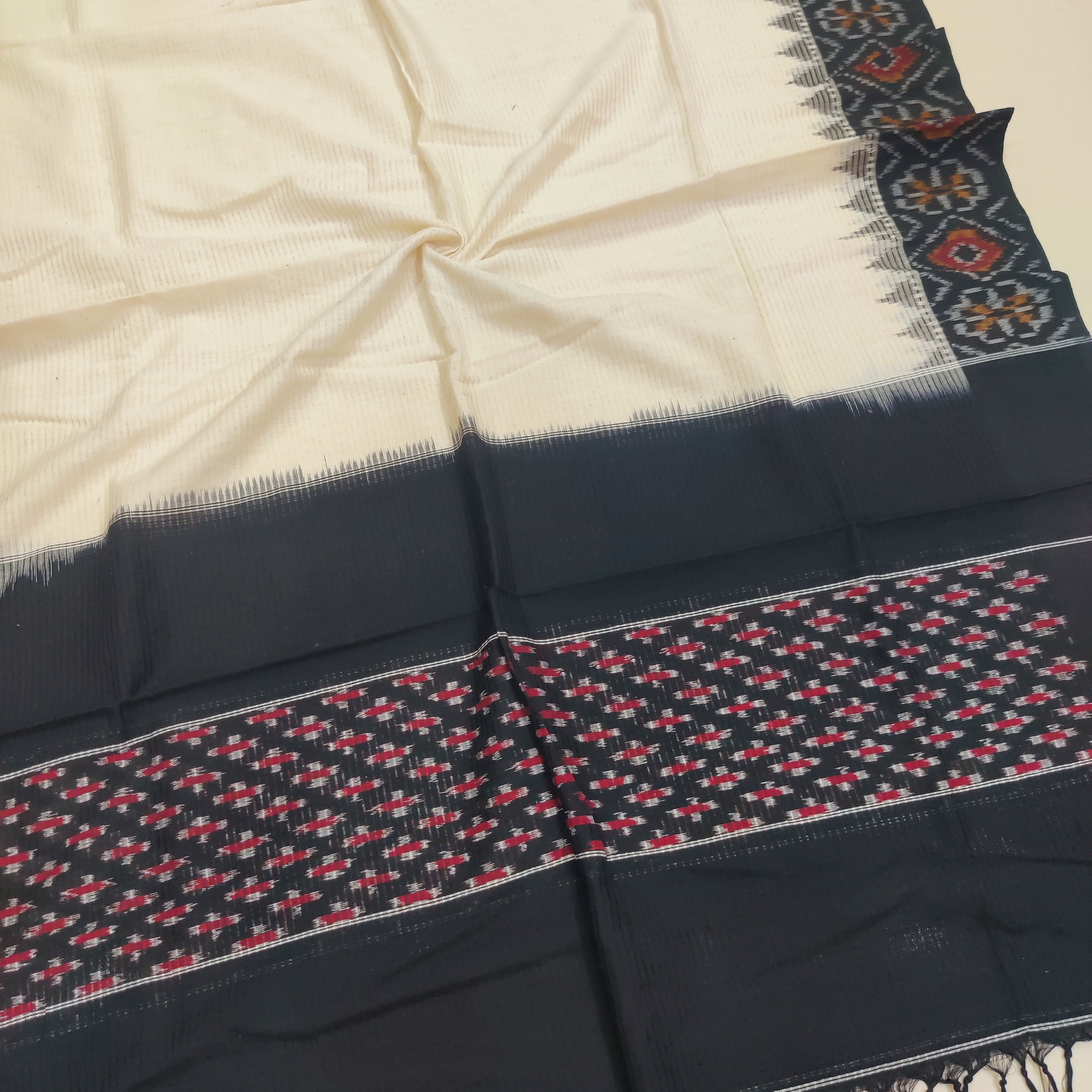 Black - POCHAMPALLY DOUBLE IKAT COTTON HANDLOOM DUPATTA 12