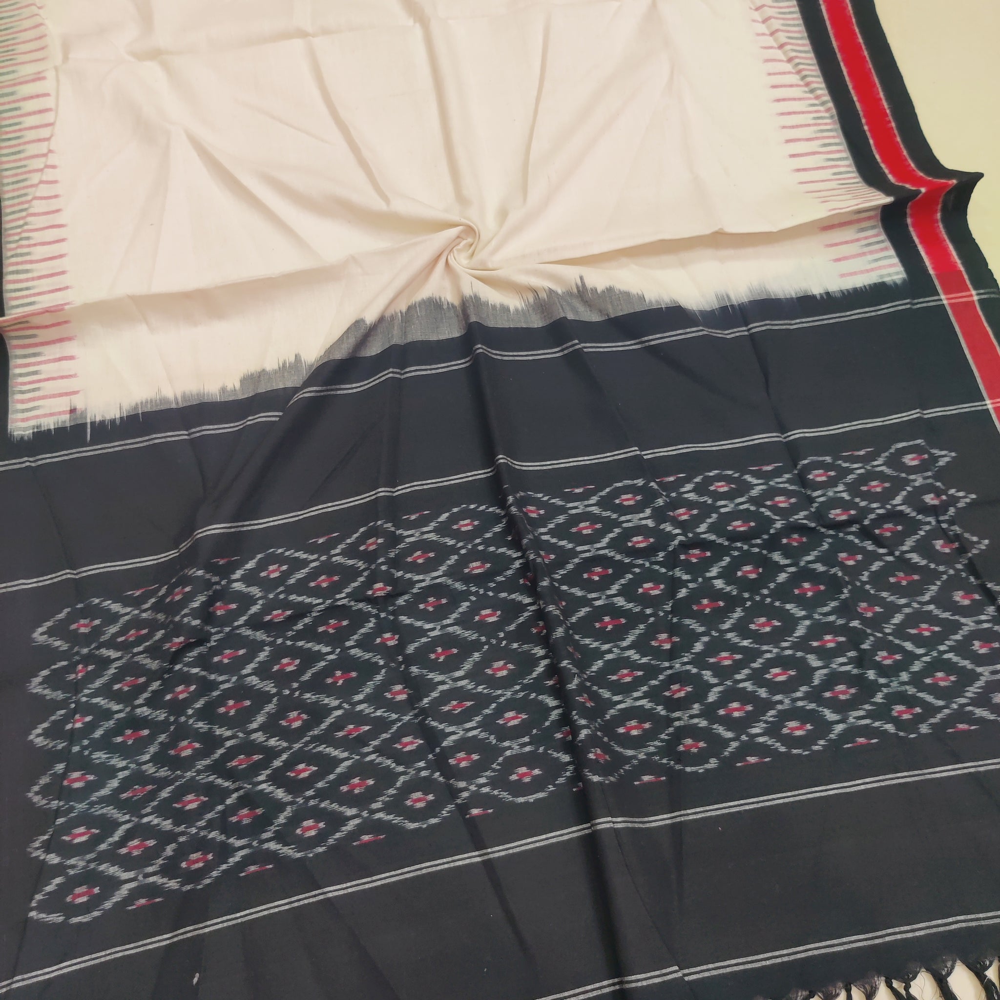 Black - POCHAMPALLY DOUBLE IKAT COTTON HANDLOOM DUPATTA 21