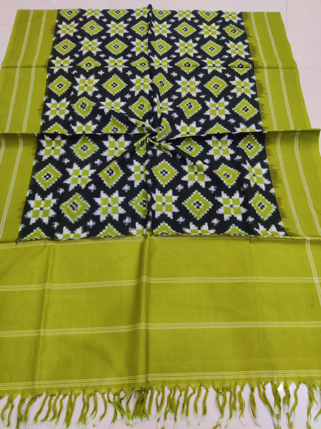 GREEN - TELIA RUMAL HANDLOOM COTTON POCHAMPALLY DOUBLE IKAT DUPATTA 02