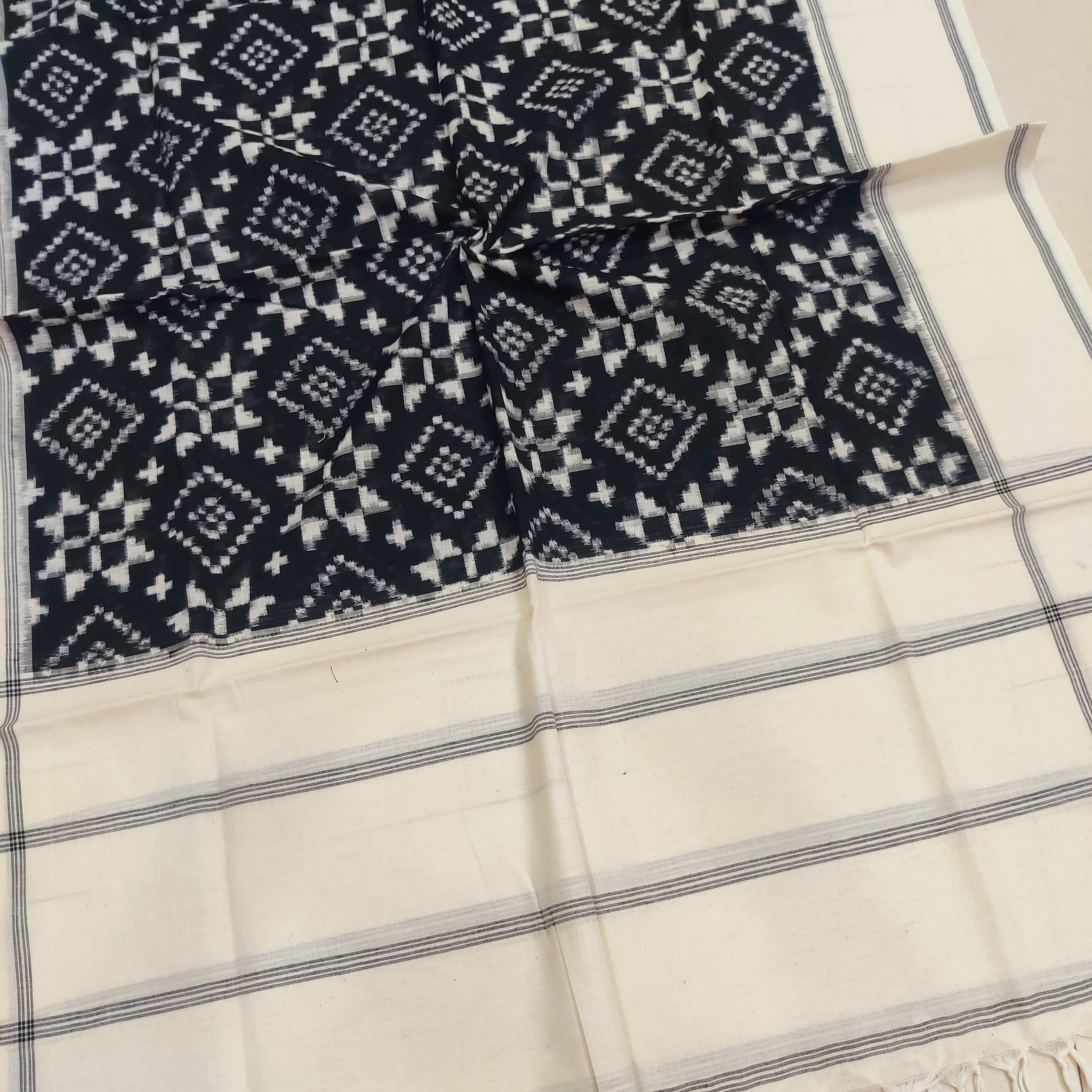 BLACK WHITE - TELIA RUMAL HANDLOOM COTTON POCHAMPALLY DOUBLE IKAT DUPATTA 08