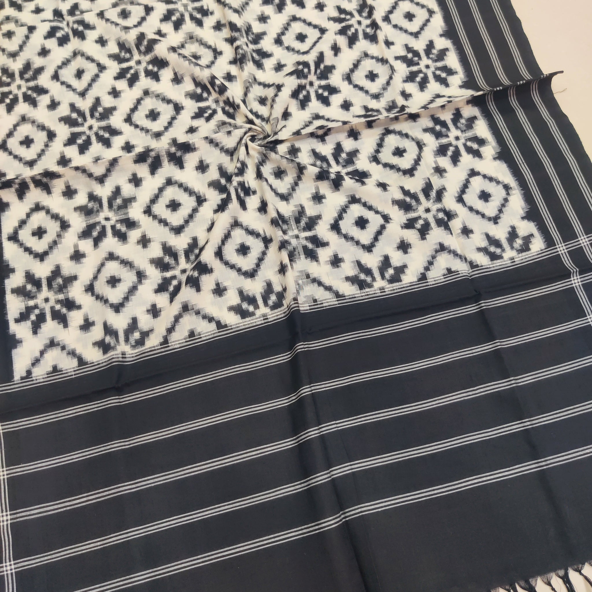 BLACK WHITE - TELIA RUMAL HANDLOOM COTTON POCHAMPALLY DOUBLE IKAT DUPATTA 09
