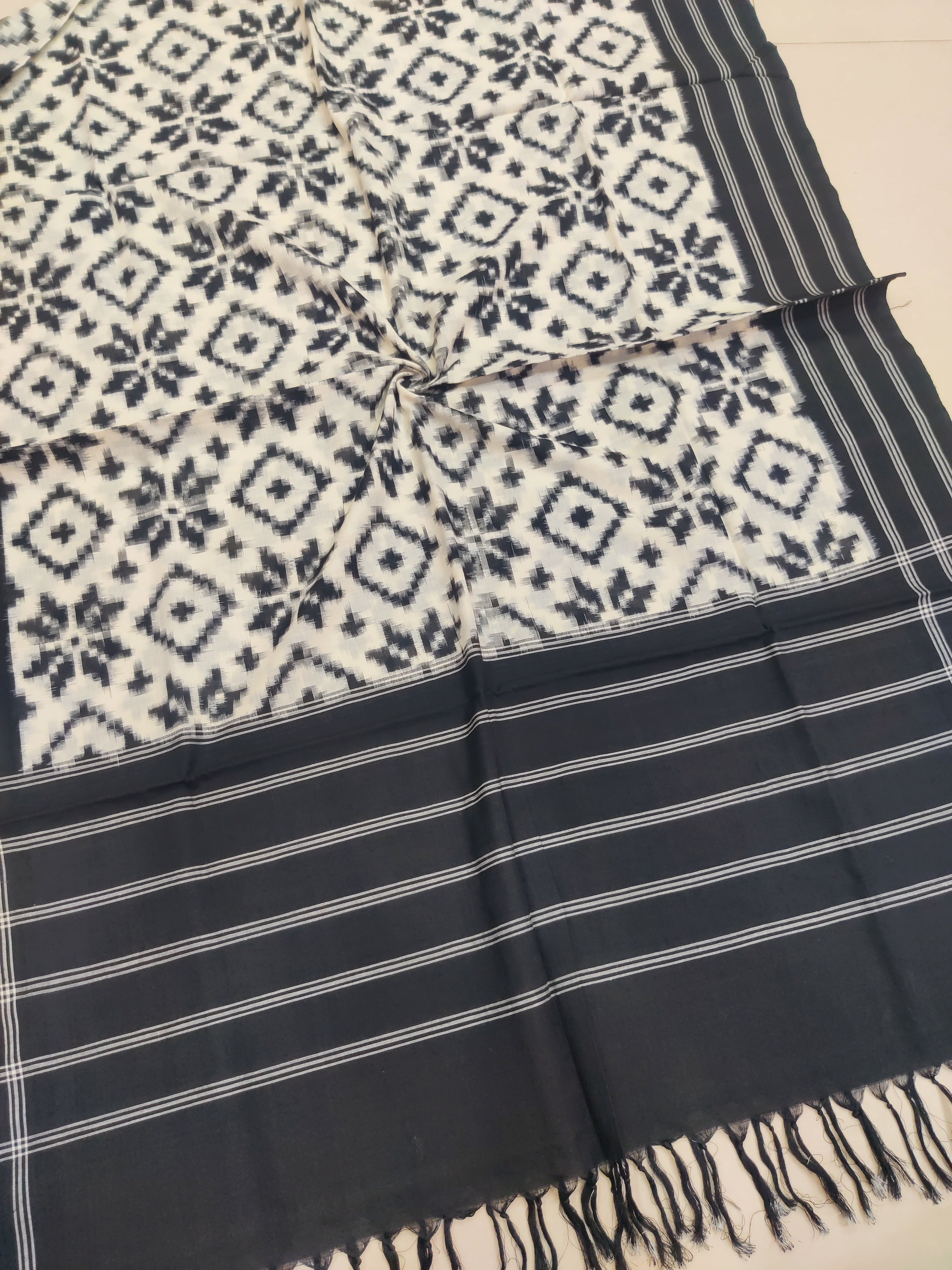BLACK WHITE - TELIA RUMAL HANDLOOM COTTON POCHAMPALLY DOUBLE IKAT DUPATTA 09