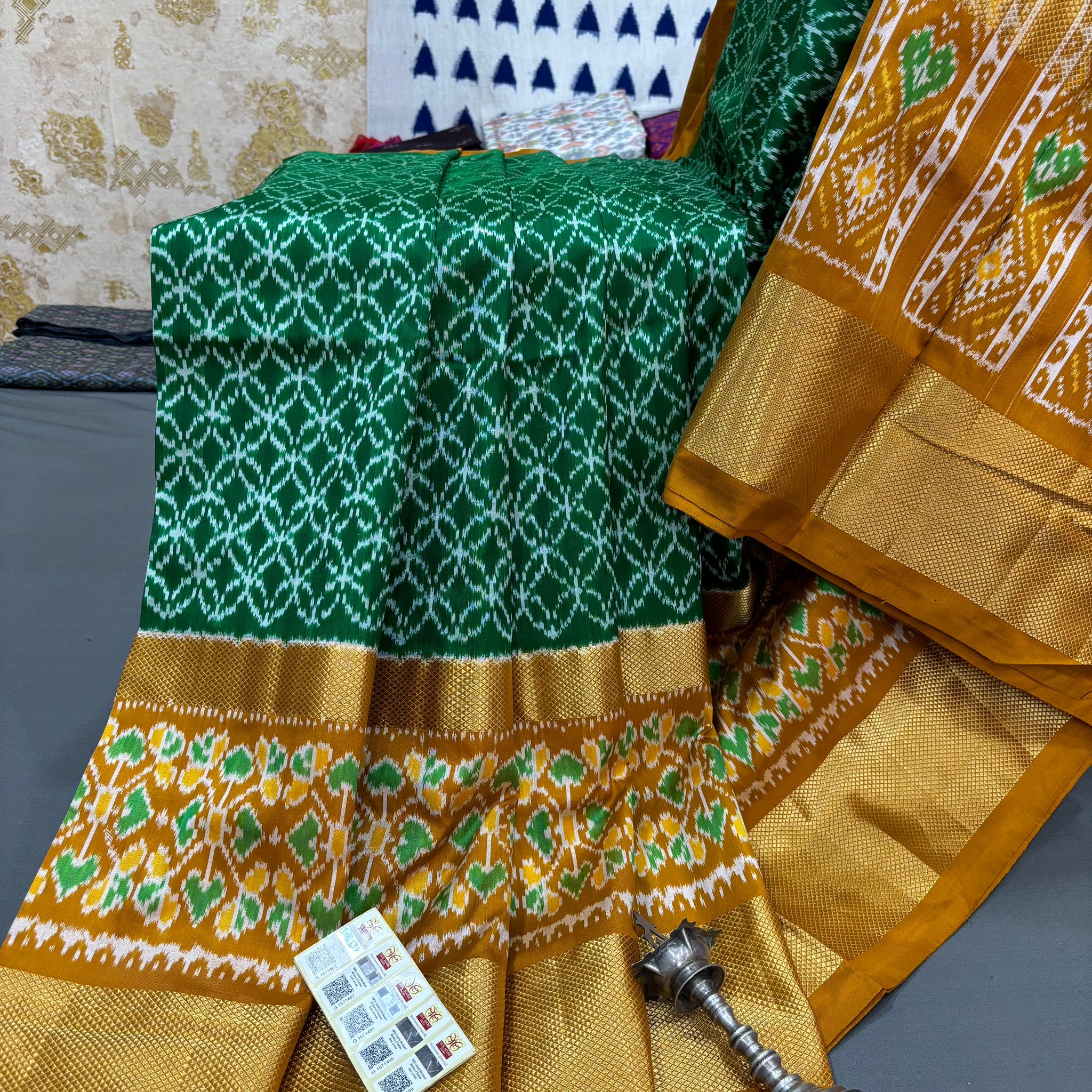 HANDLOOM SILK POCHAMPALLY IKAT SAREE WITH ZARI BORDER 02
