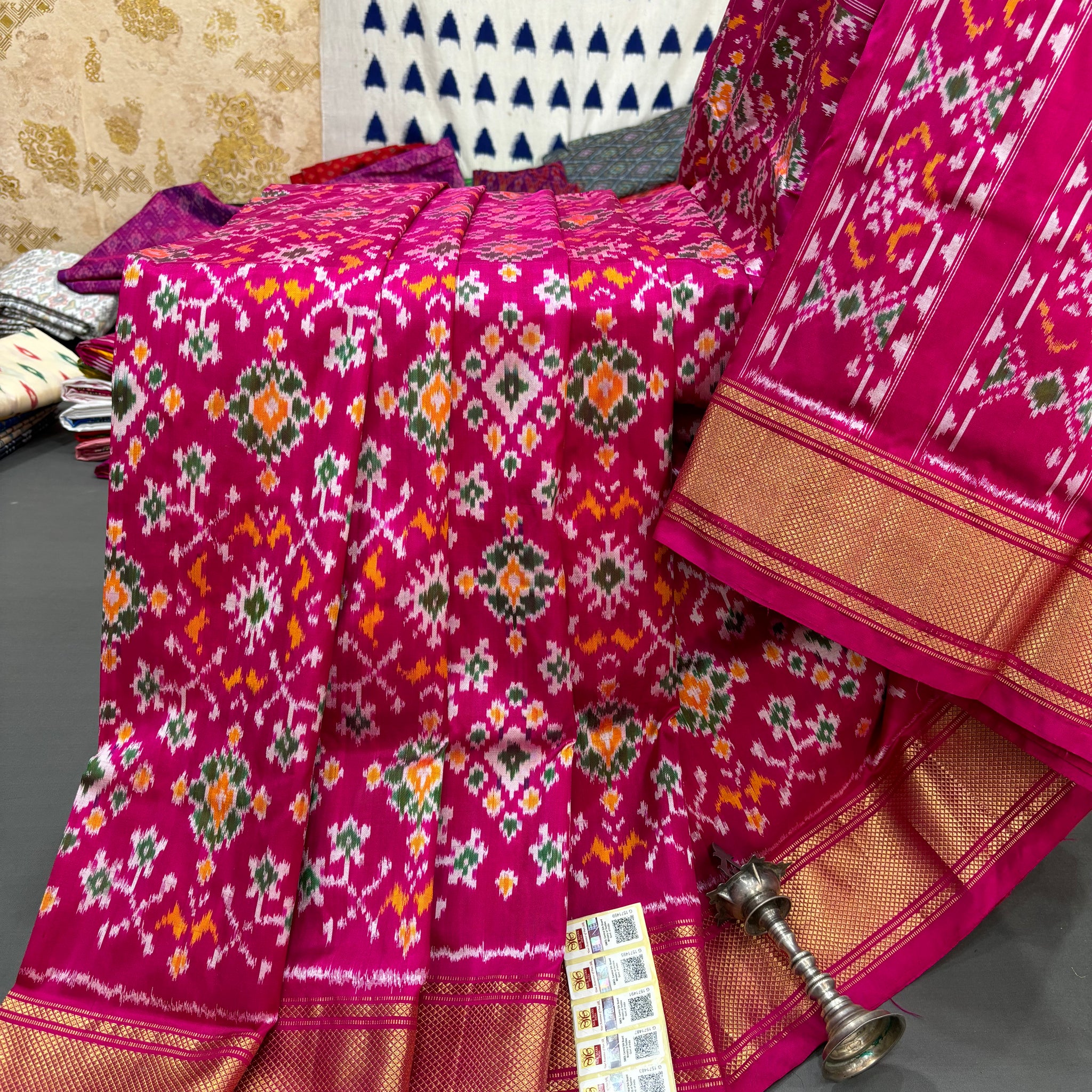 HANDLOOM SILK POCHAMPALLY IKAT SAREE WITH ZARI BORDER 01
