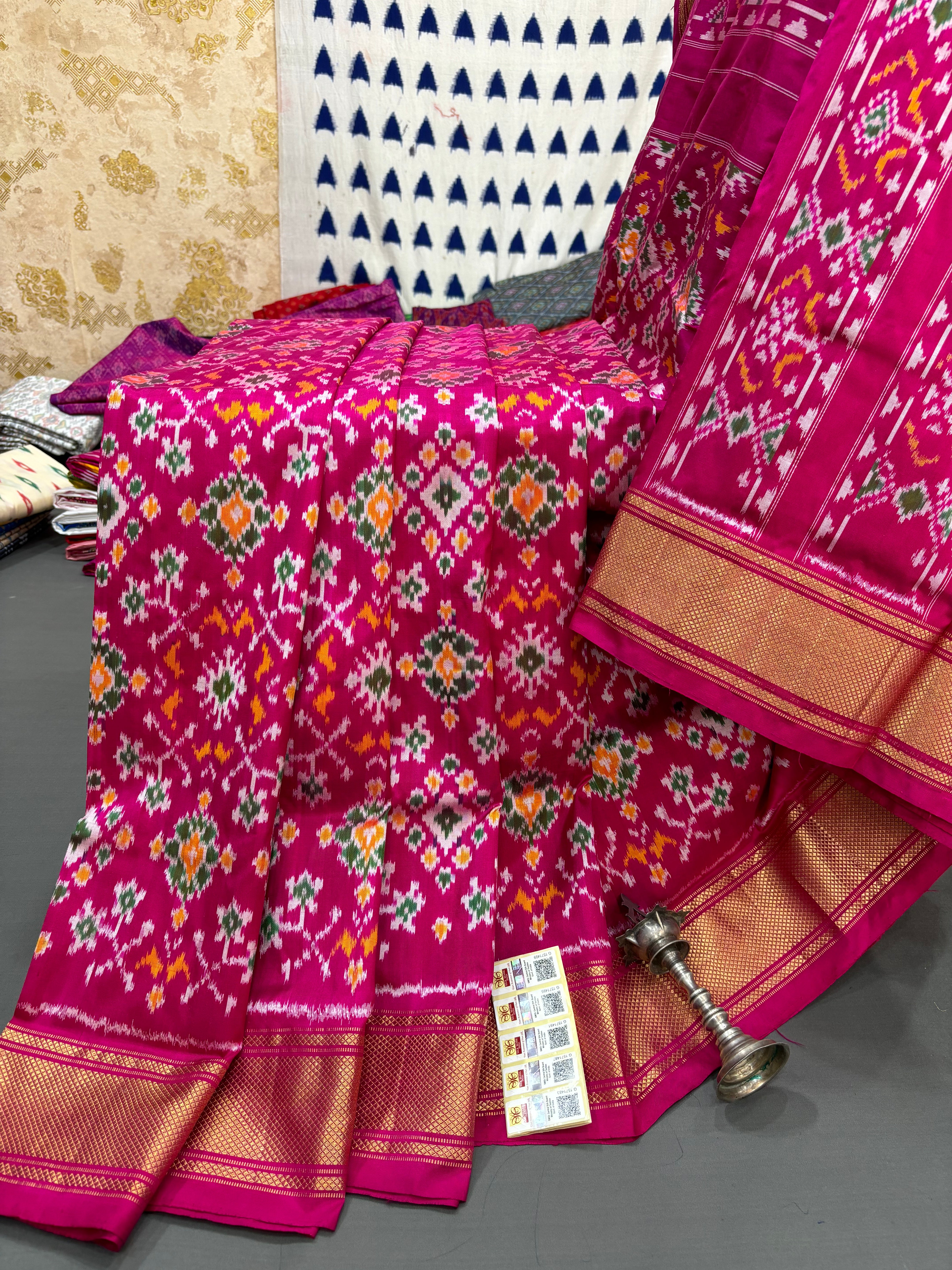 HANDLOOM SILK POCHAMPALLY IKAT SAREE WITH ZARI BORDER 01